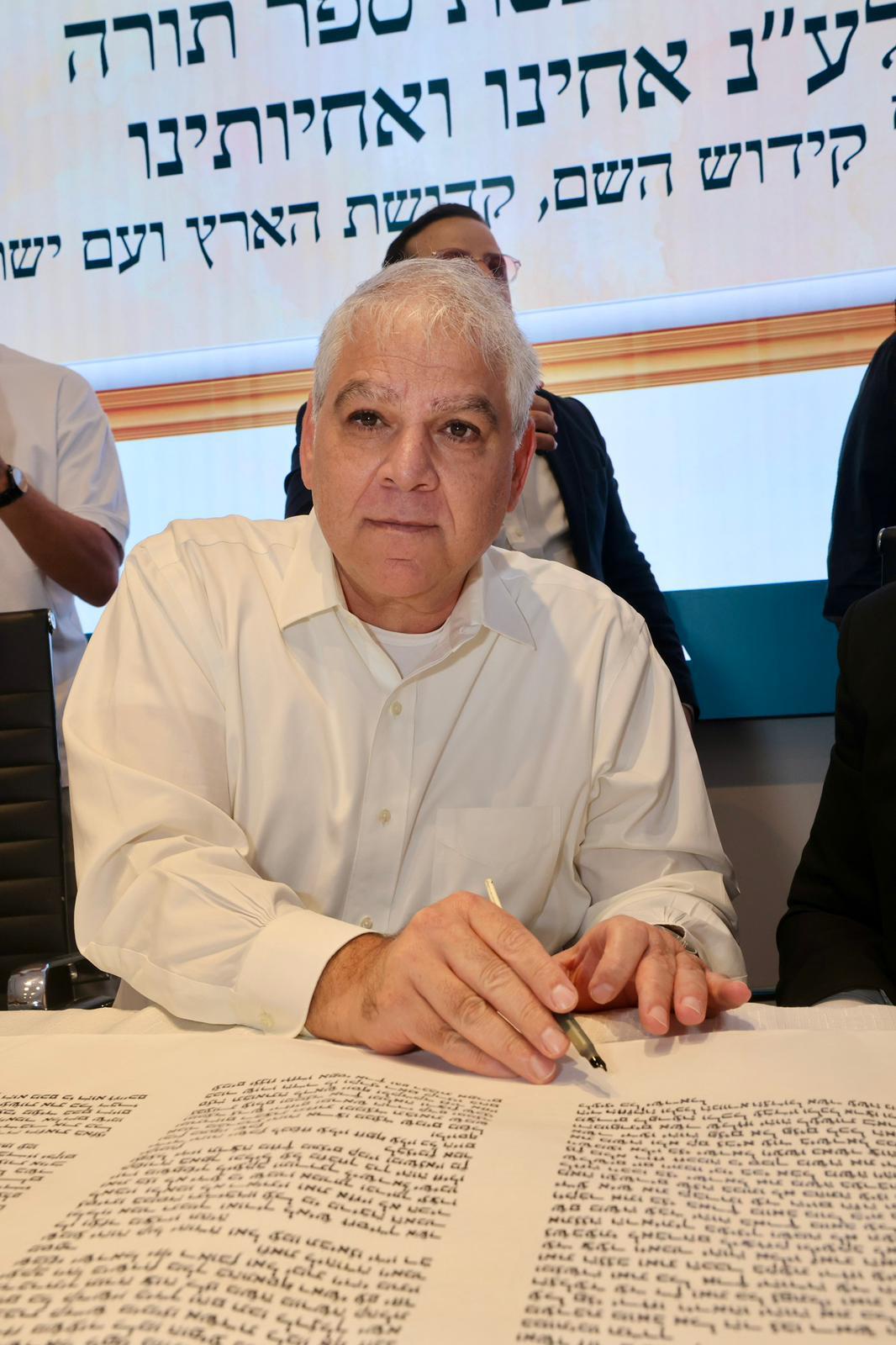 הכנסת ספר תורה לבית הכנסת שבמטה חברת ׳רכבת ישראל׳