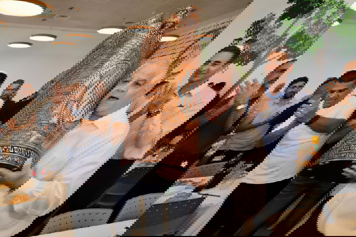 הכנסת ספר תורה לבית הכנסת שבמטה חברת ׳רכבת ישראל׳