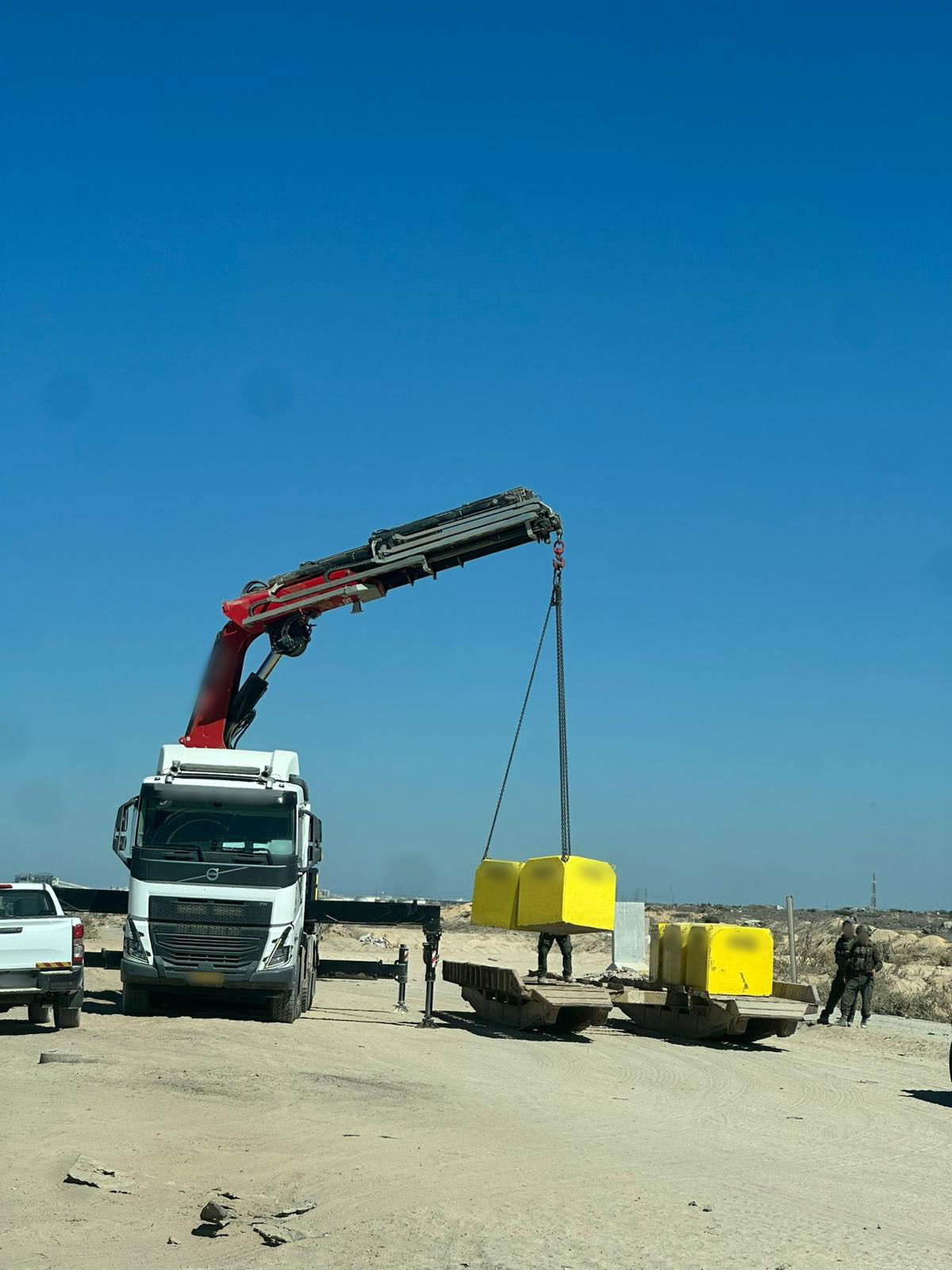כוחות צה"ל מסמנים את הקו הצהוב ברצועת עזה