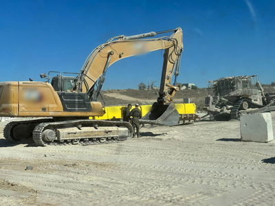 כוחות צה"ל מסמנים את הקו הצהוב ברצועת עזה