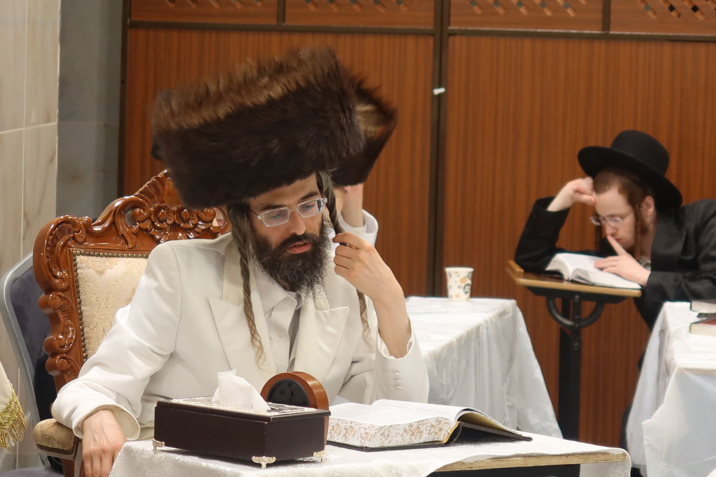 הושענא רבה בחצה"ק זוועהיל