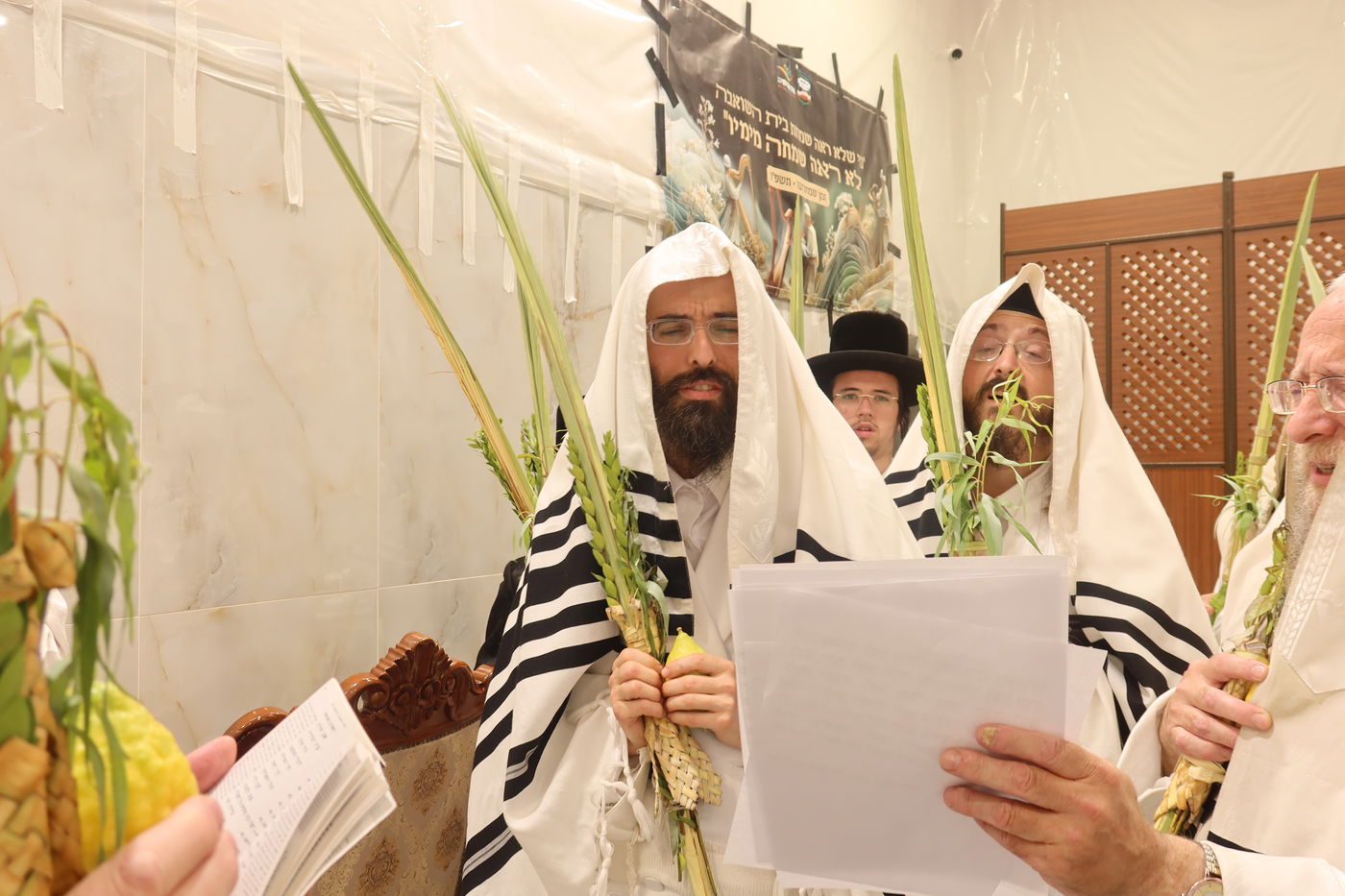 הושענא רבה בחצה"ק זוועהיל