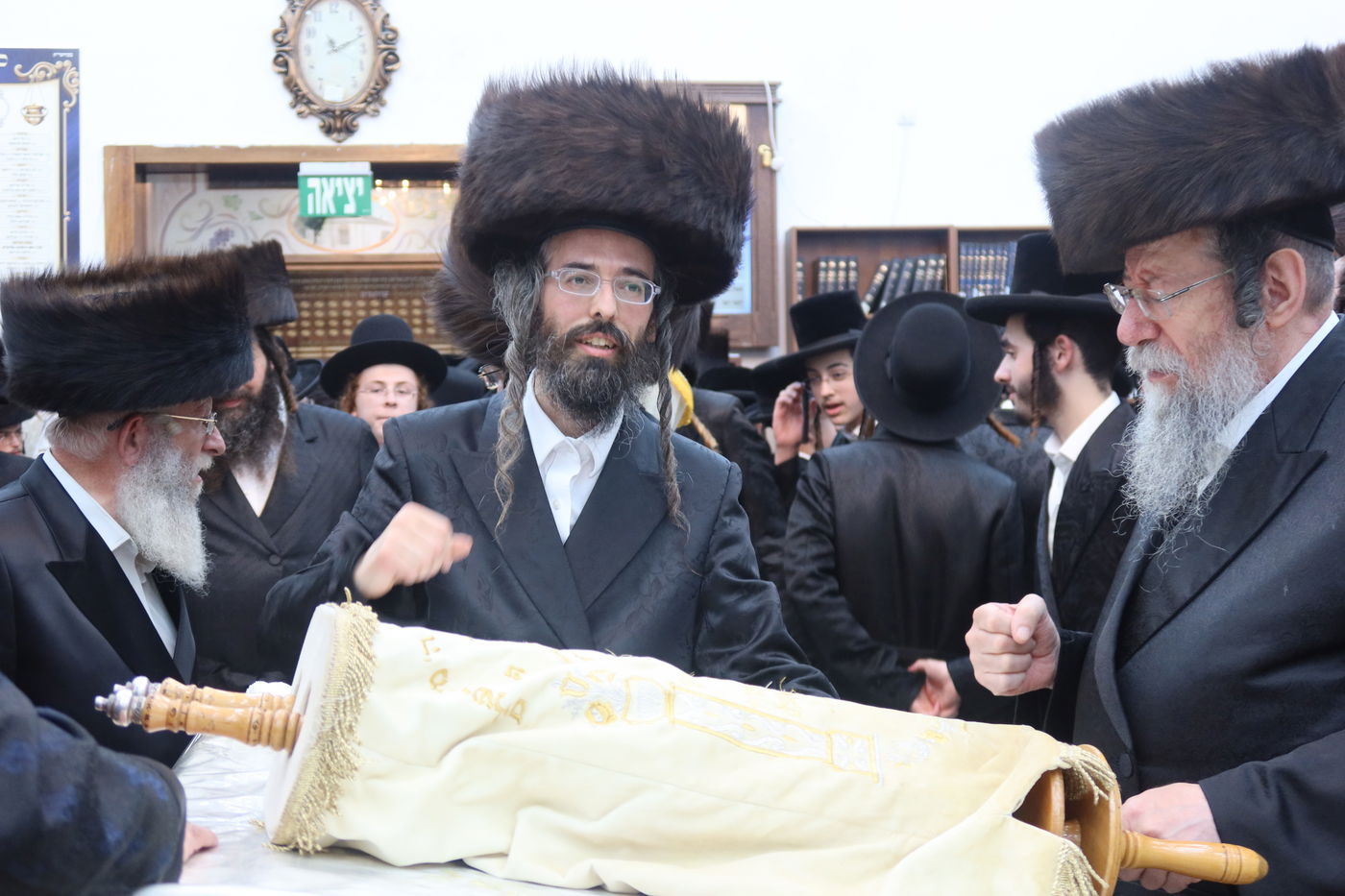 הקפות שניות בחצה"ק זוועיהל