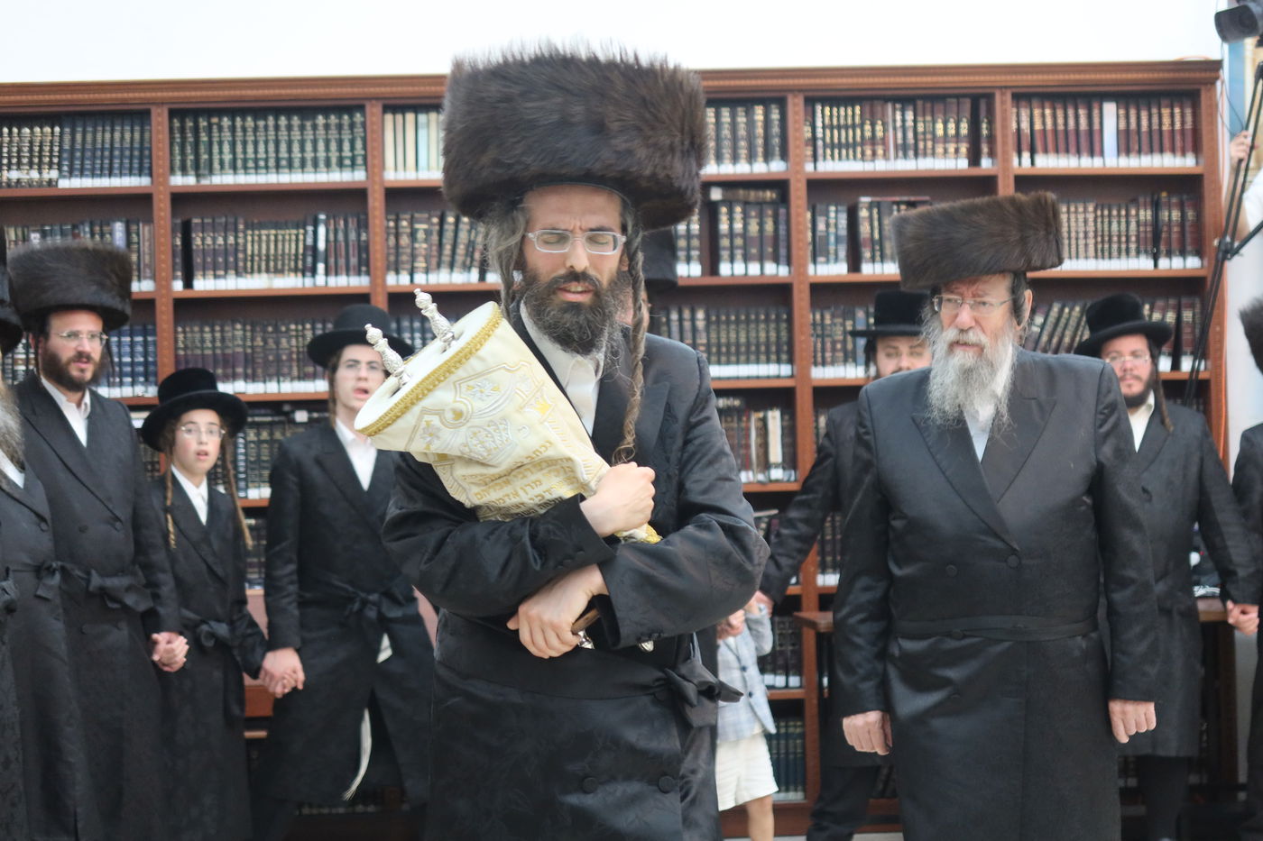 הקפות שניות בחצה"ק זוועיהל