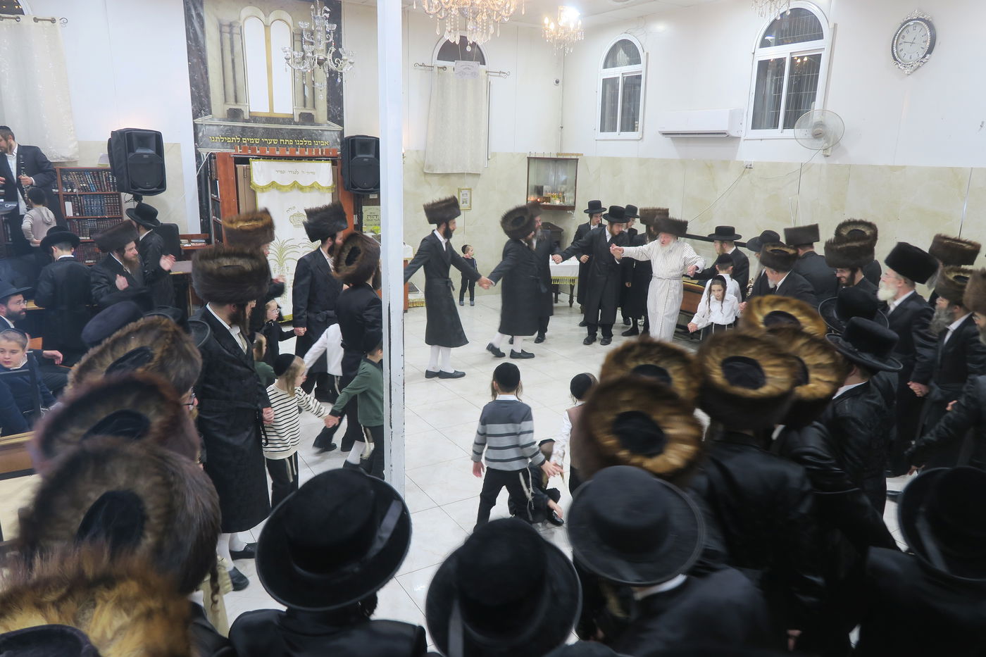 שמחת בית השואבה אצל האדמו"ר המהרי"ד מלעלוב