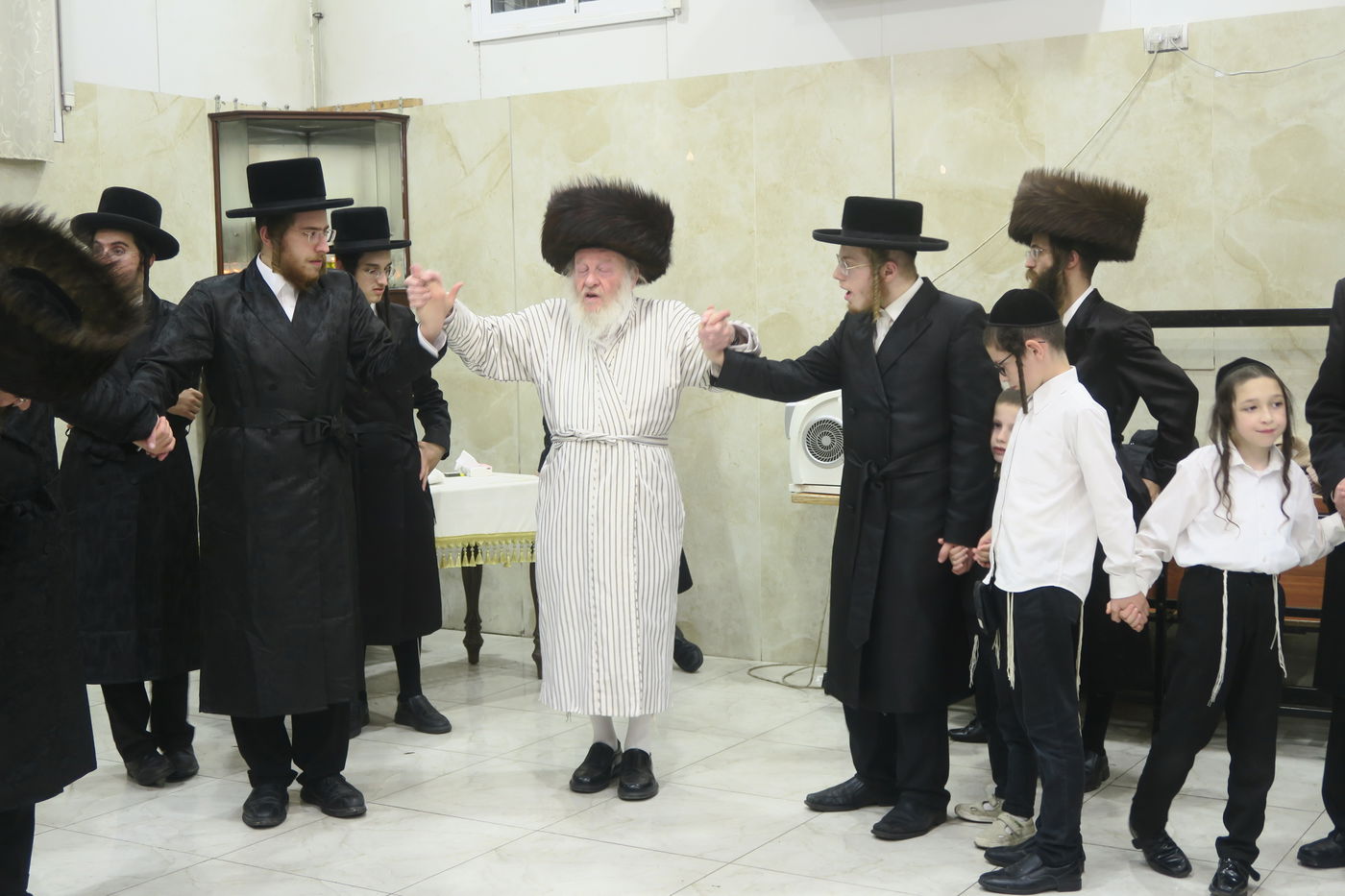 שמחת בית השואבה אצל האדמו"ר המהרי"ד מלעלוב