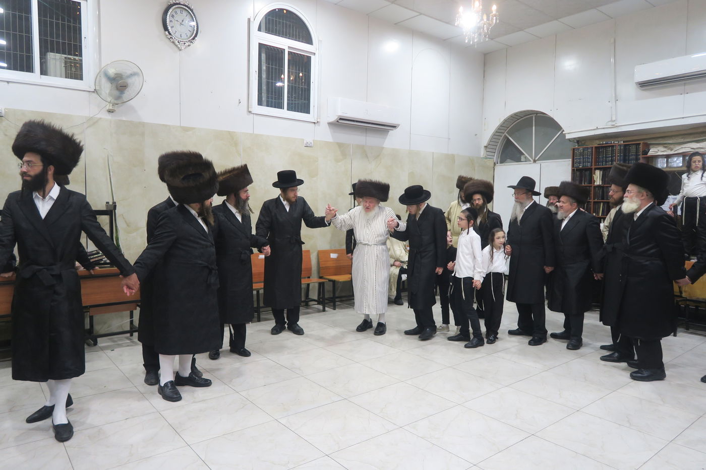 שמחת בית השואבה אצל האדמו"ר המהרי"ד מלעלוב