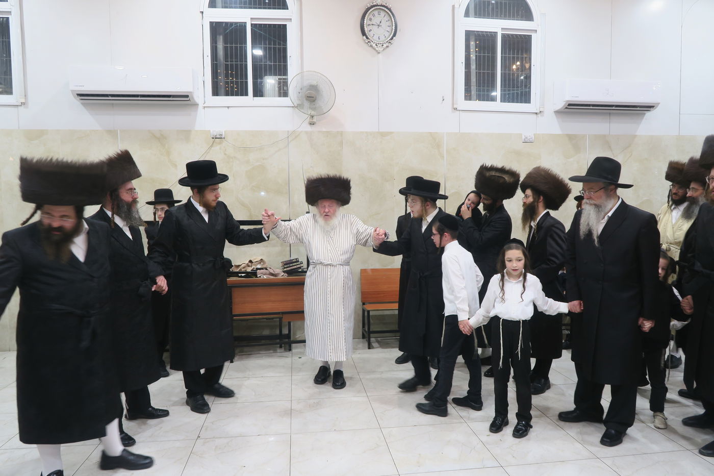 שמחת בית השואבה אצל האדמו"ר המהרי"ד מלעלוב