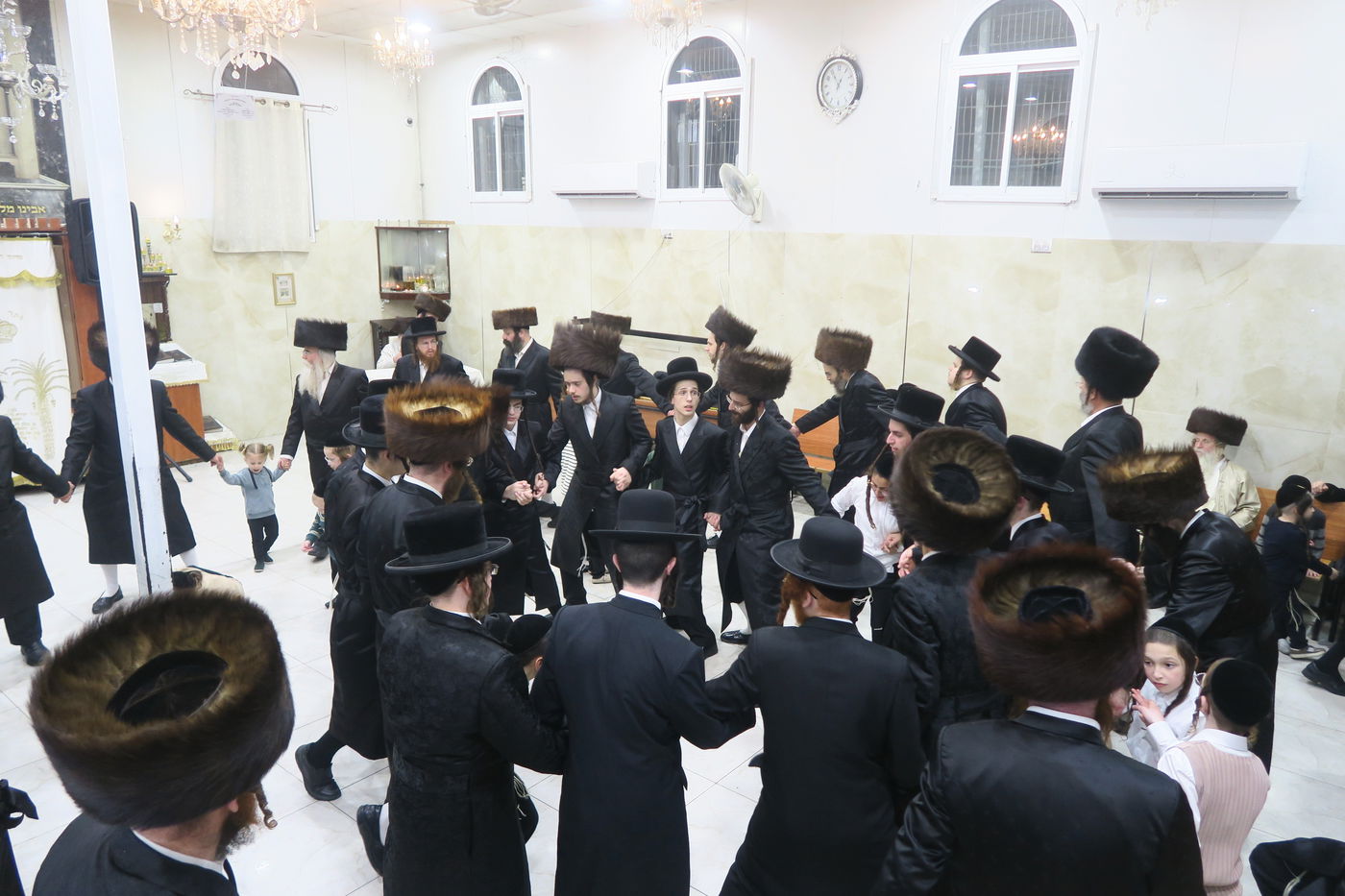 שמחת בית השואבה אצל האדמו"ר המהרי"ד מלעלוב