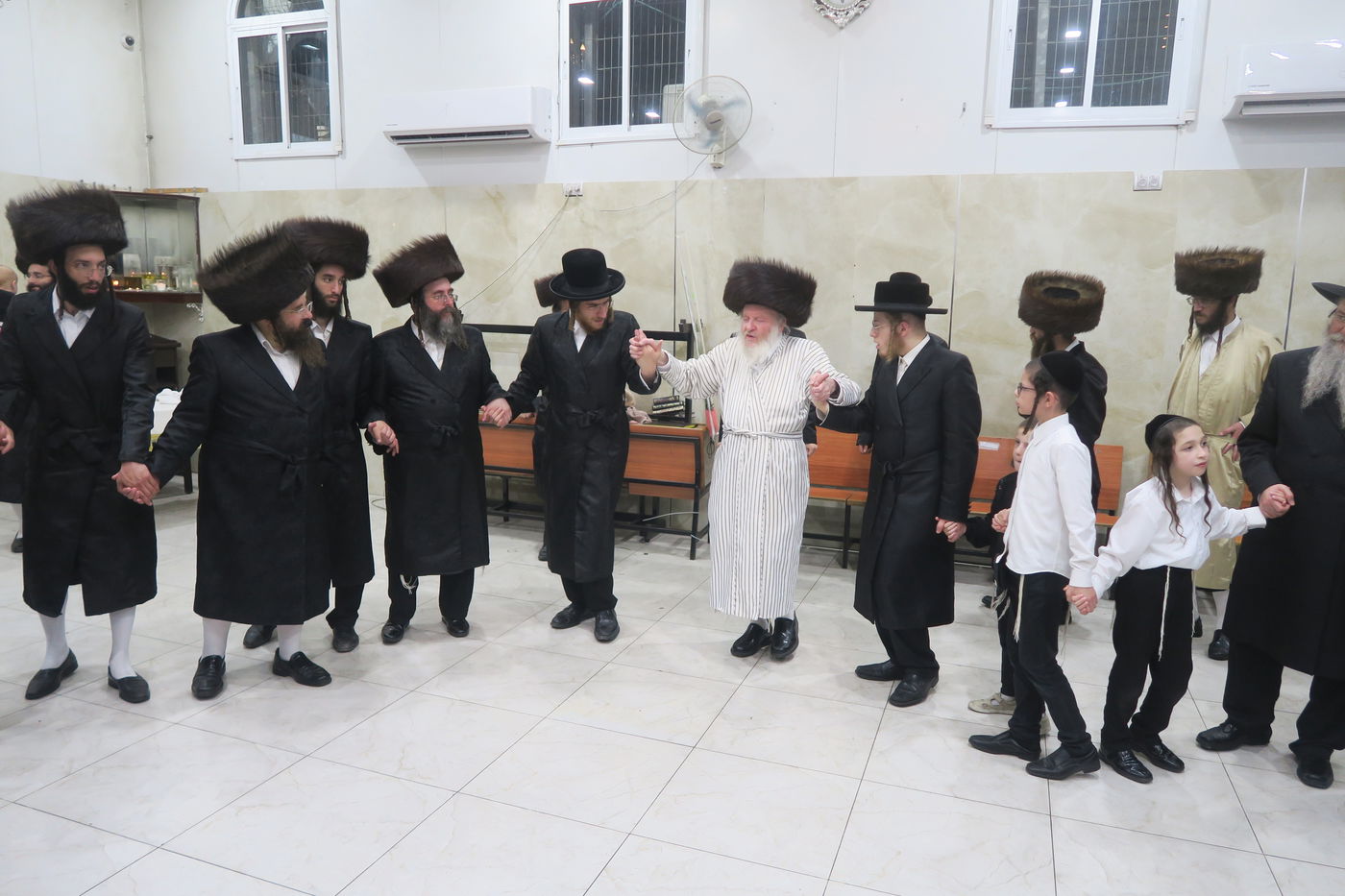 שמחת בית השואבה אצל האדמו"ר המהרי"ד מלעלוב