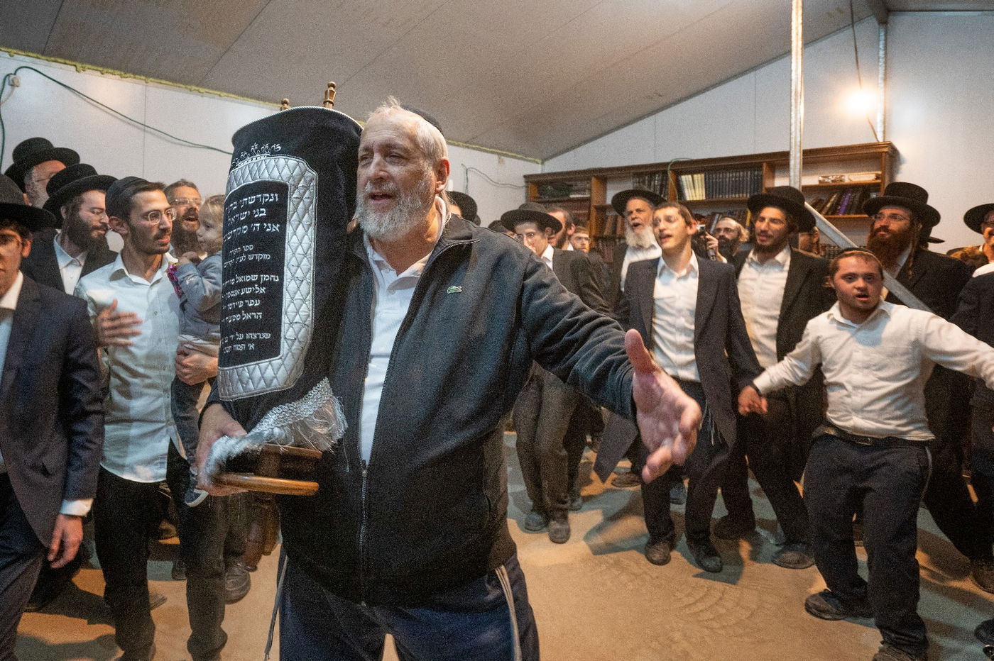 הכנסת ספר תורה במאחז מצפה לאה בבנימין