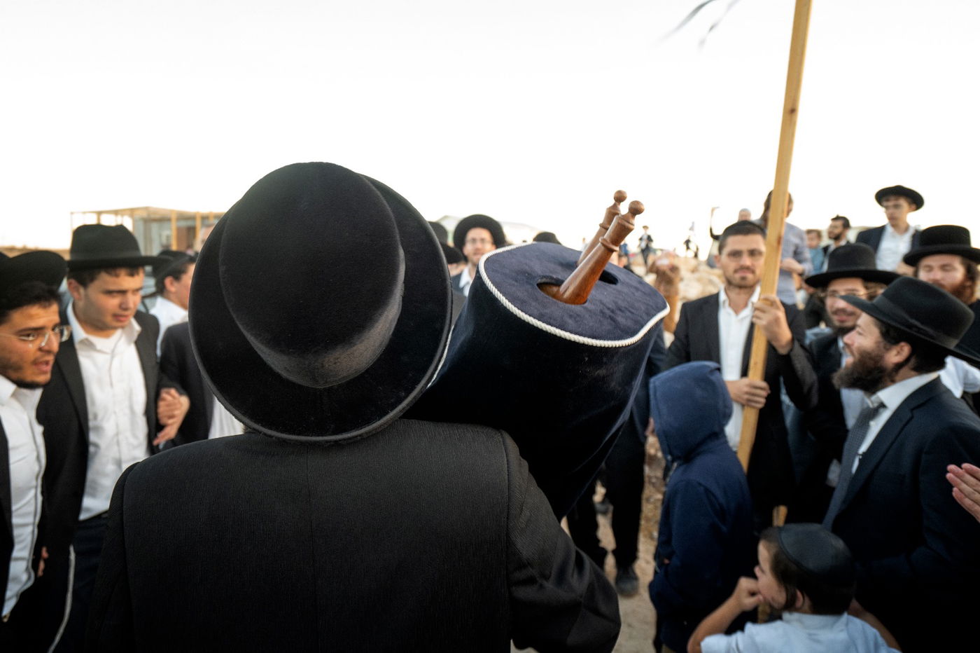 הכנסת ספר תורה במאחז מצפה לאה בבנימין