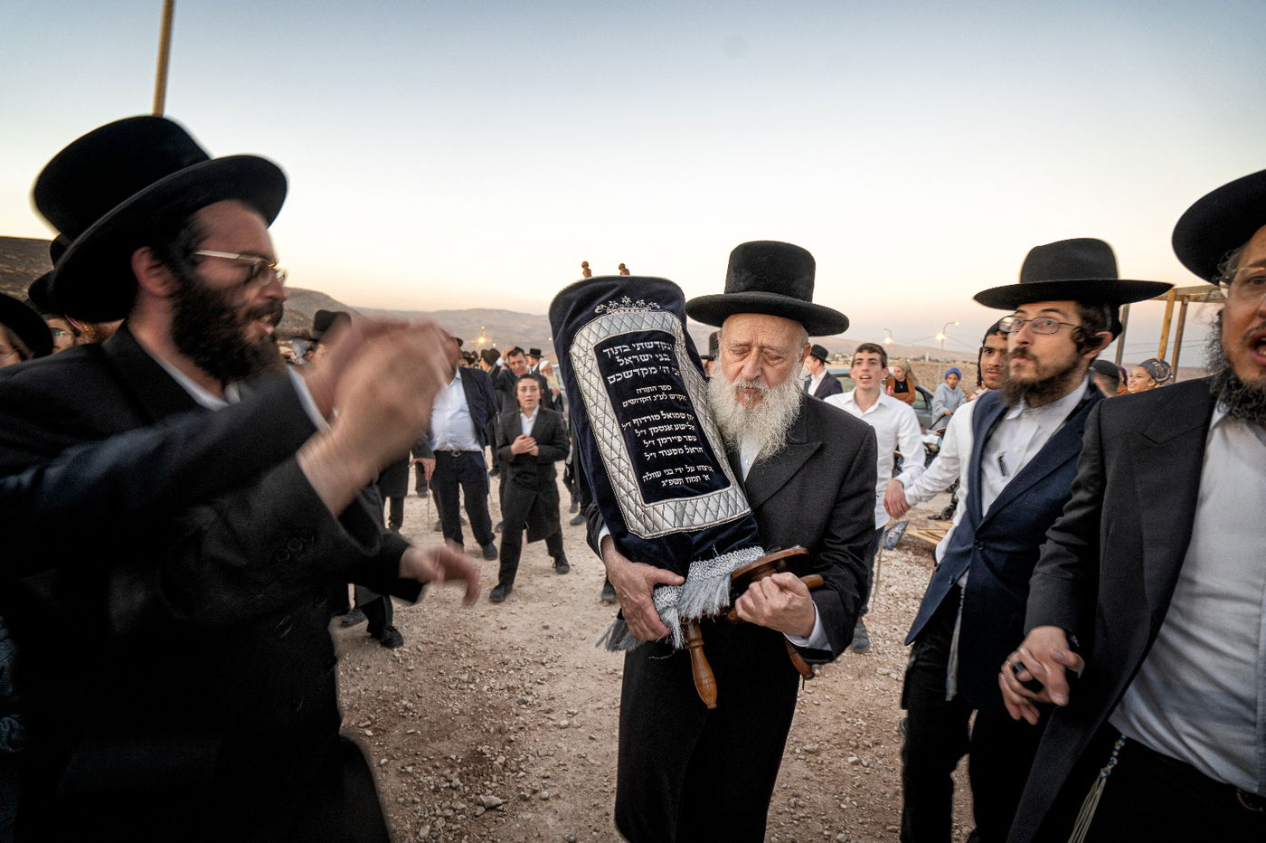 הכנסת ספר תורה במאחז מצפה לאה בבנימין