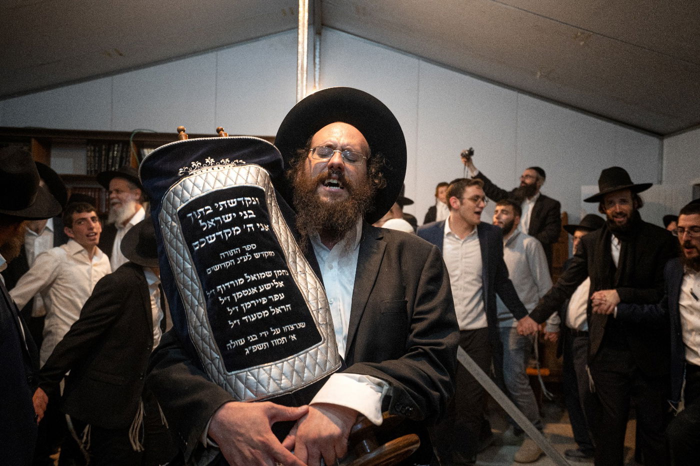 הכנסת ספר תורה במאחז מצפה לאה בבנימין