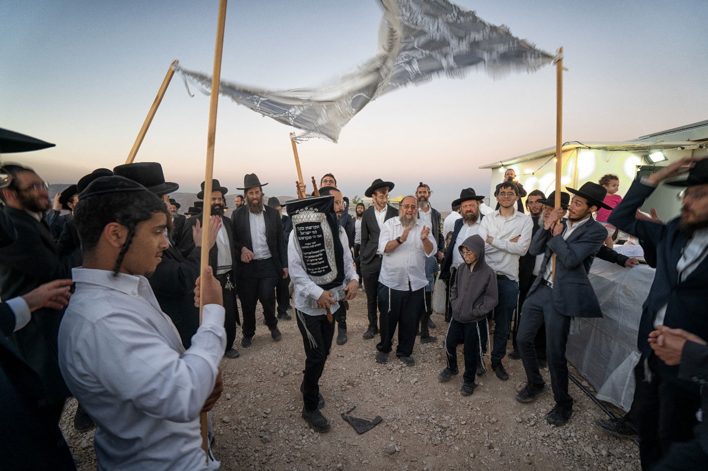 הכנסת ספר תורה במאחז מצפה לאה בבנימין