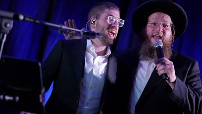 שלומי דסקל ויהודה לנגר מקפיצים במחרוזת לייב מלהיבה