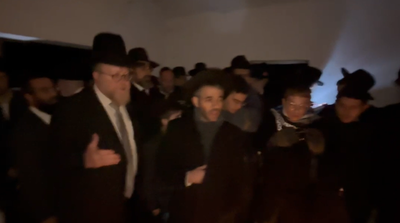 המעמד המרגש על קברו של מרנא הגר"ח סולובייצ'ייק - וגם: מדוע הוא נקבר בורשה? צפו