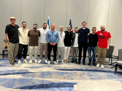 שורדי שבי נפגשו עם וויטקוף וקושנר: "לא לוותר עד שיוחזרו כל החטופים" 