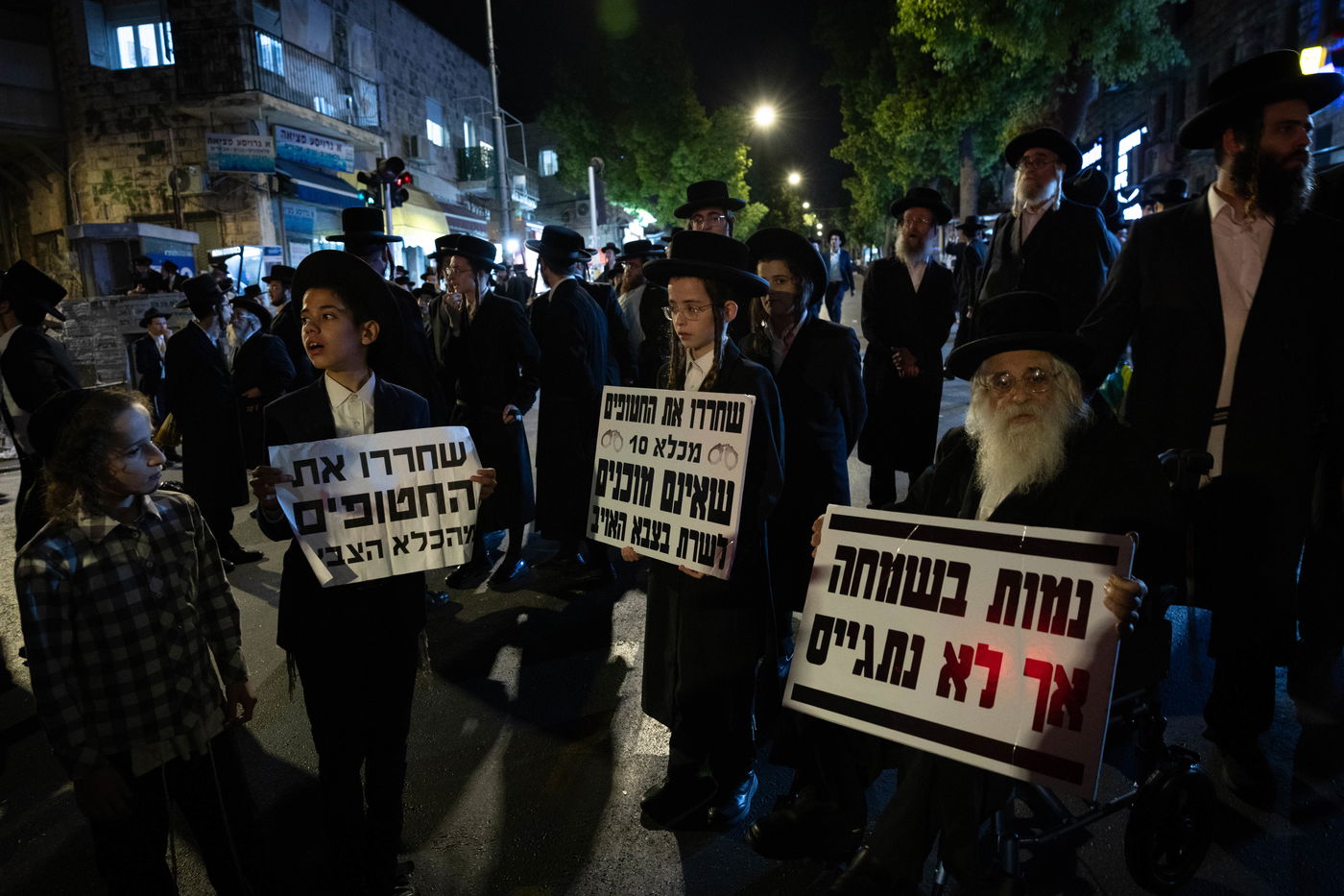 מחאה נגד גזירת הגיוס בראשות האדמו"ר ממשכנות הרועים