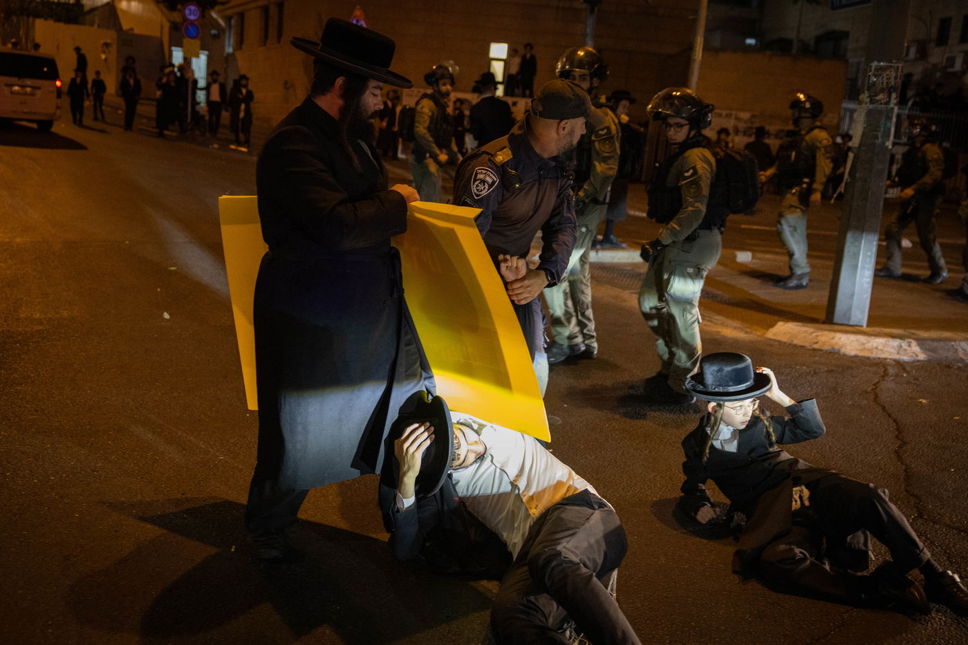 מחאה נגד גזירת הגיוס בראשות האדמו"ר ממשכנות הרועים