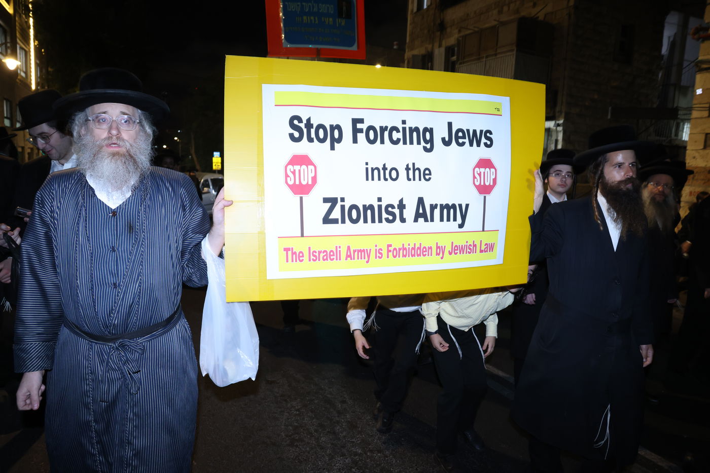 מחאה נגד גזירת הגיוס בראשות האדמו"ר ממשכנות הרועים