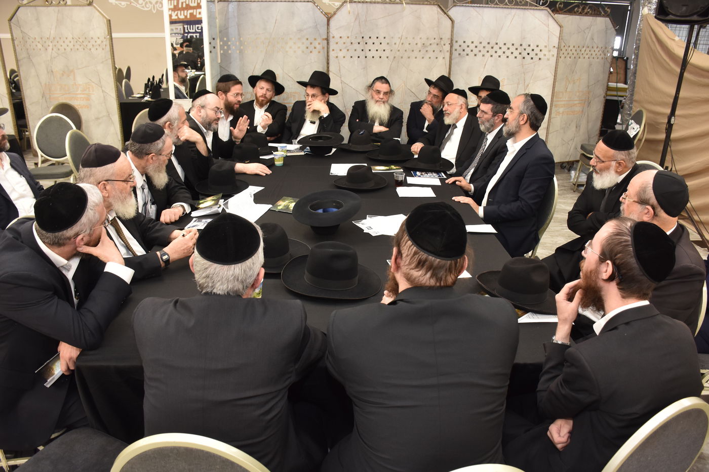 ועידת חינוך בבני ברק בראשות גדולי ישראל