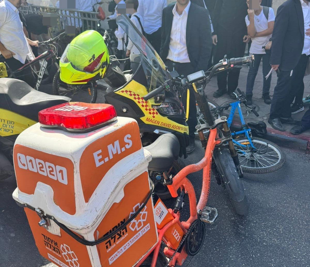 האופניים של הילד בזירת התאונה בבני ברק