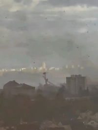 תיעוד נדיר: טורנדו עוצמתי זרע הרס בסביבות פריז - אדם אחד נהרג 