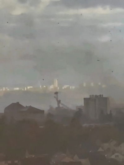 תיעוד נדיר: טורנדו עוצמתי זרע הרס בסביבות פריז - אדם אחד נהרג 