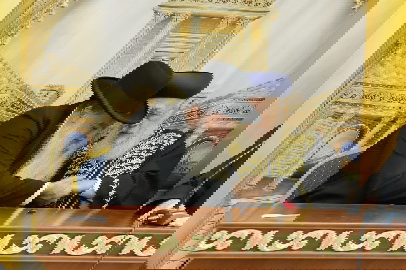 הראשל"צ הגר"י יוסף בביקור במוסדות 'יביע אומר' 