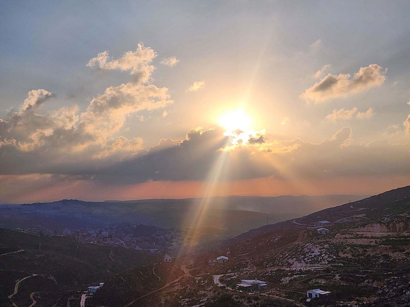 שקיעה שגרתית מחצרו של אלברט