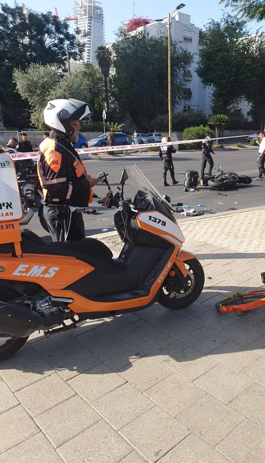 תאונה קטלנית בכביש: אופנוע התנגש בעוצמה באופניים, הרוכב נהרג