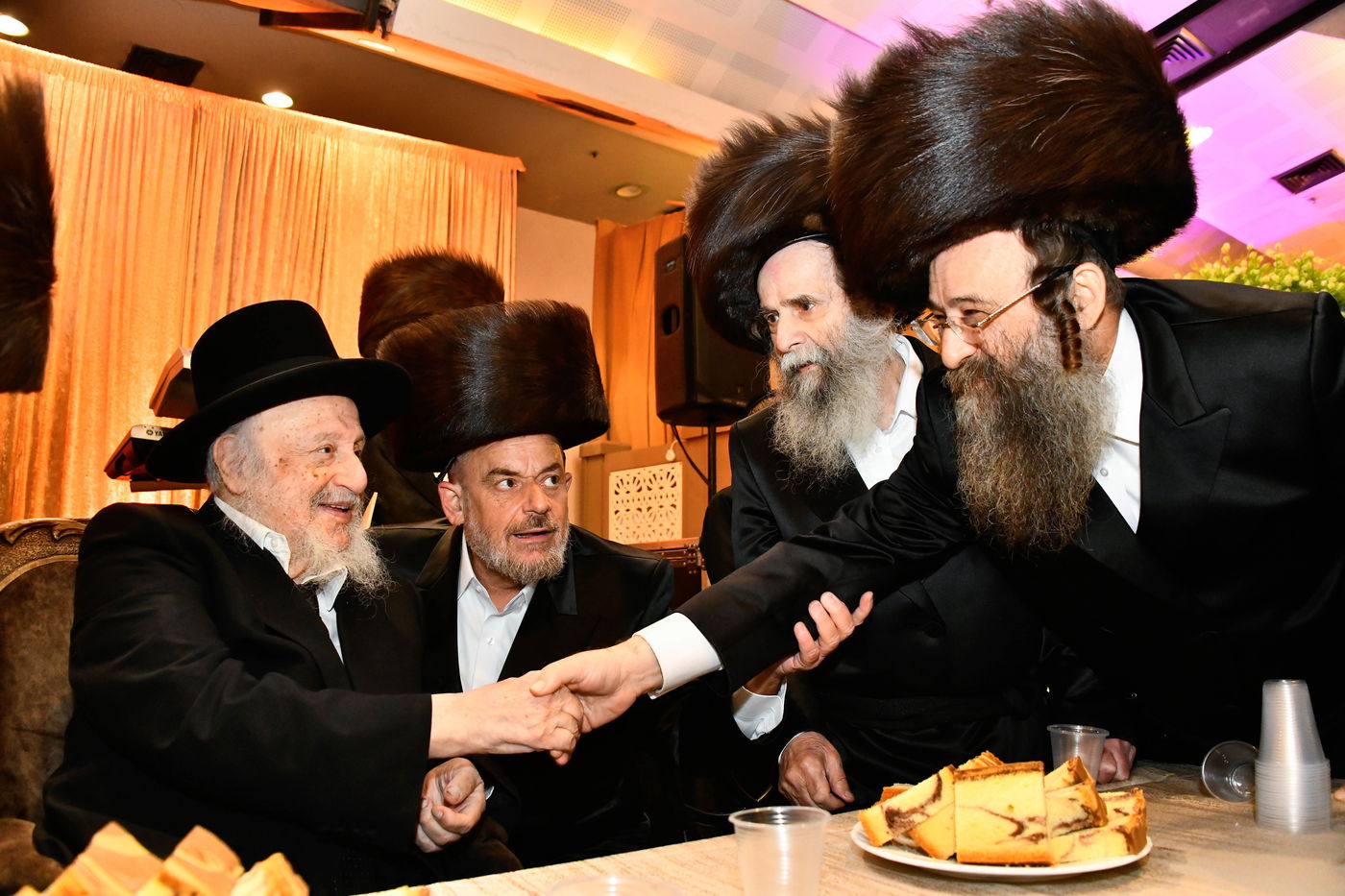 שמחת נישואי בת העסקן ר' ארי קורניצר