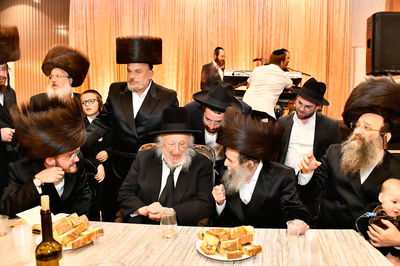 שמחת נישואי בת העסקן ר' ארי קורניצר