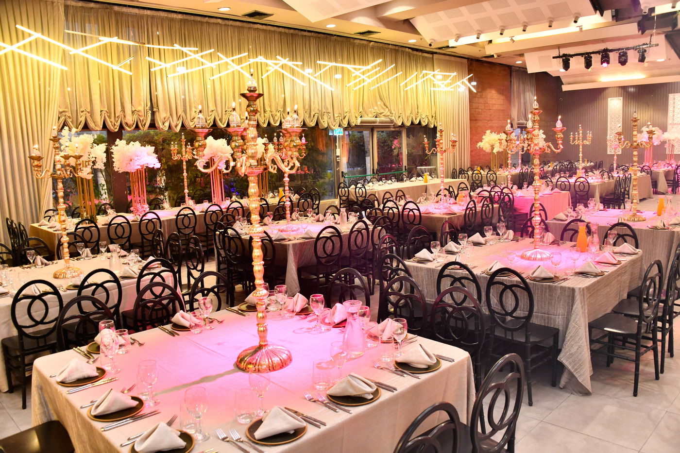 שמחת נישואי בת העסקן ר' ארי קורניצר