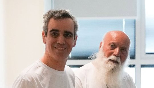 המחבל הצמיד לעמרי אקדח לראש, הוא לא התבלבל: "אני לא עושה"