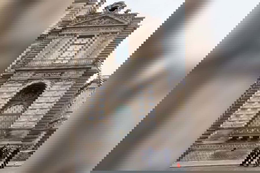 מוזיאון הלובר ביום השוד