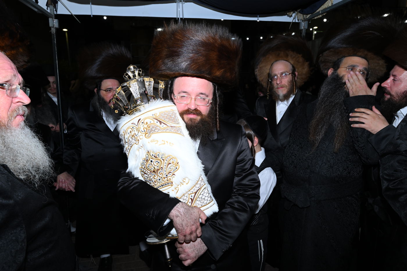 בכתיבת אותיות לס"ת