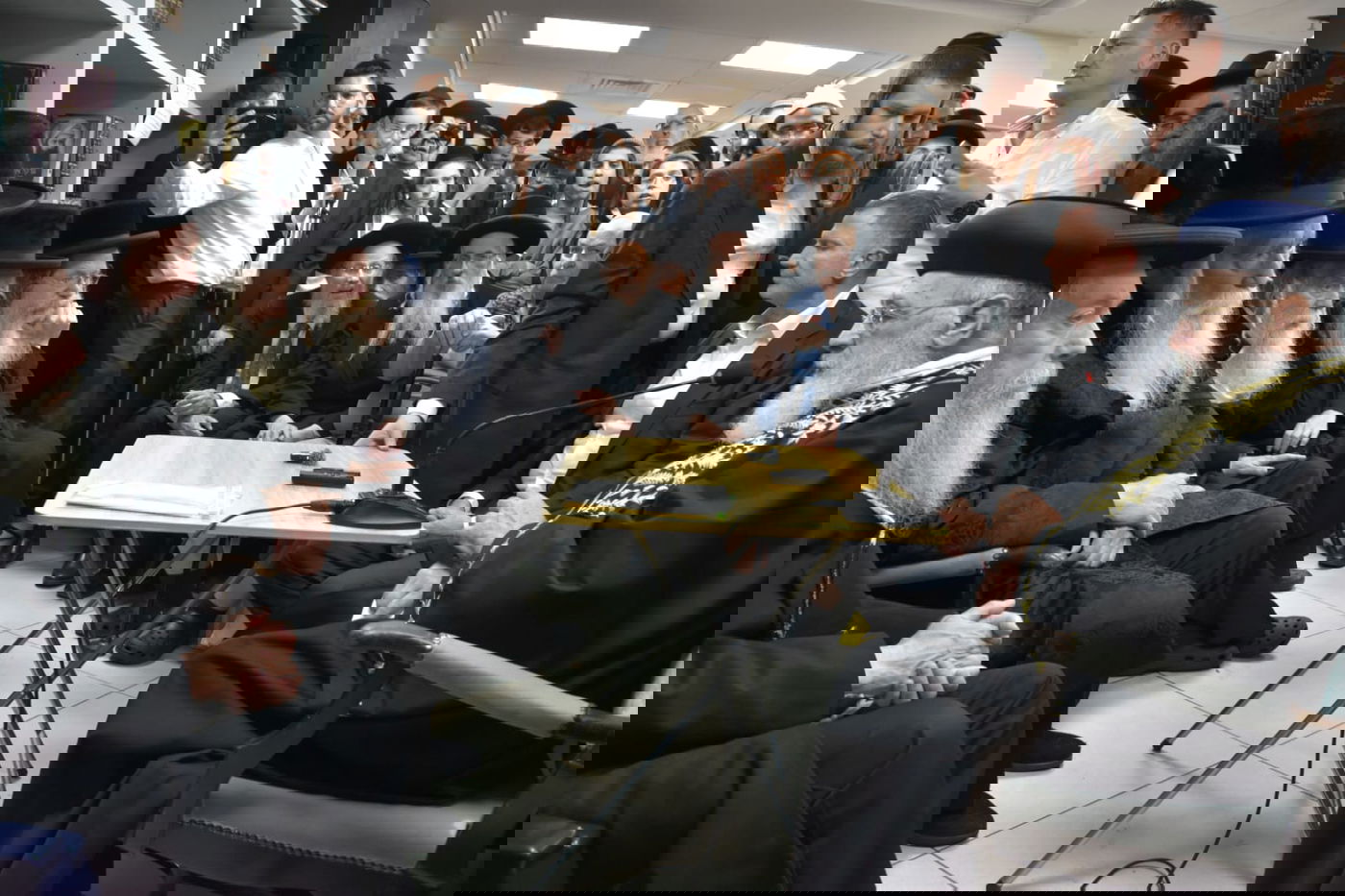 ניחום אבלים אצל הגרי"ד גרוסמן