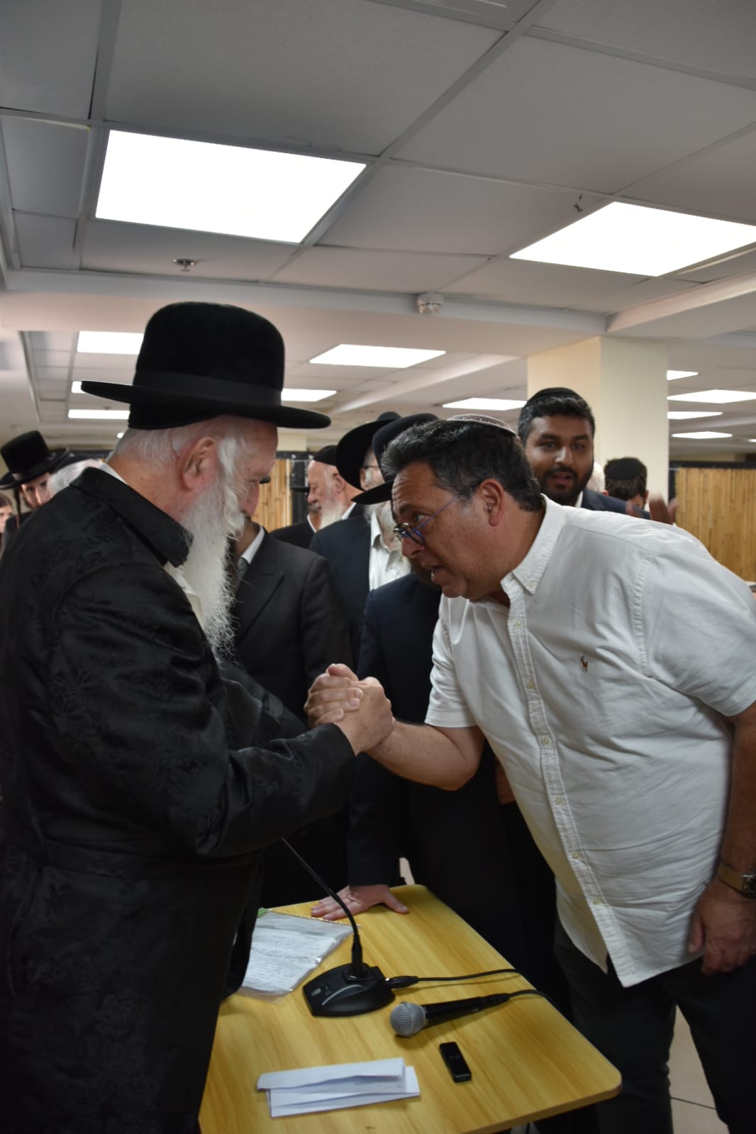 ניחום אבלים אצל הגרי"ד גרוסמן