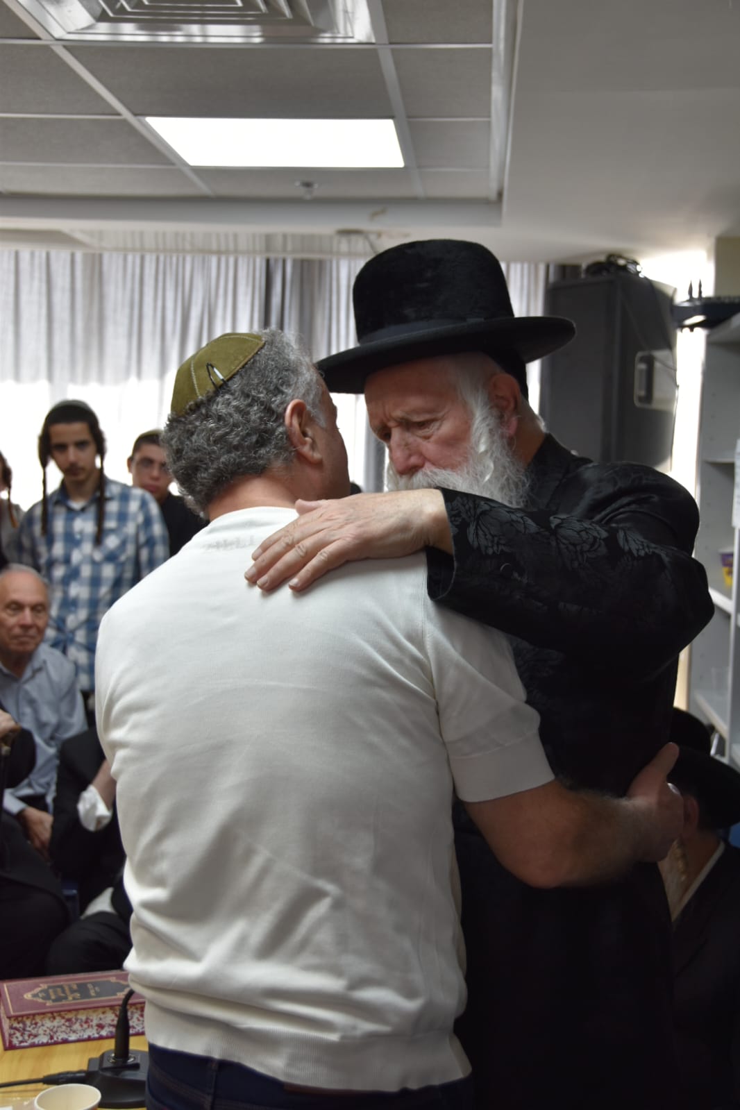 ניחום אבלים אצל הגרי"ד גרוסמן