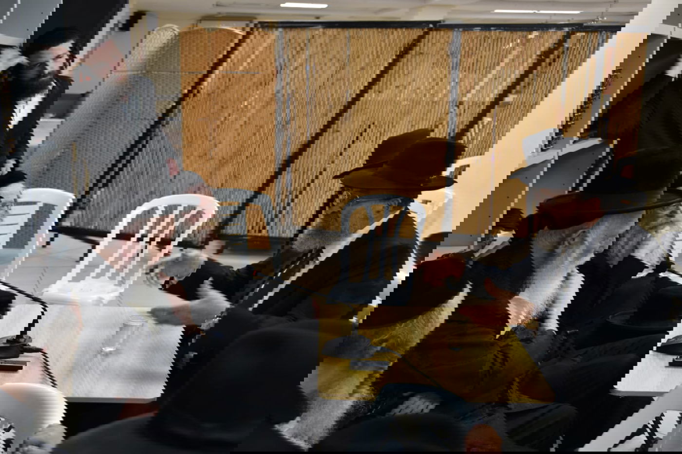 ניחום אבלים אצל הגרי"ד גרוסמן