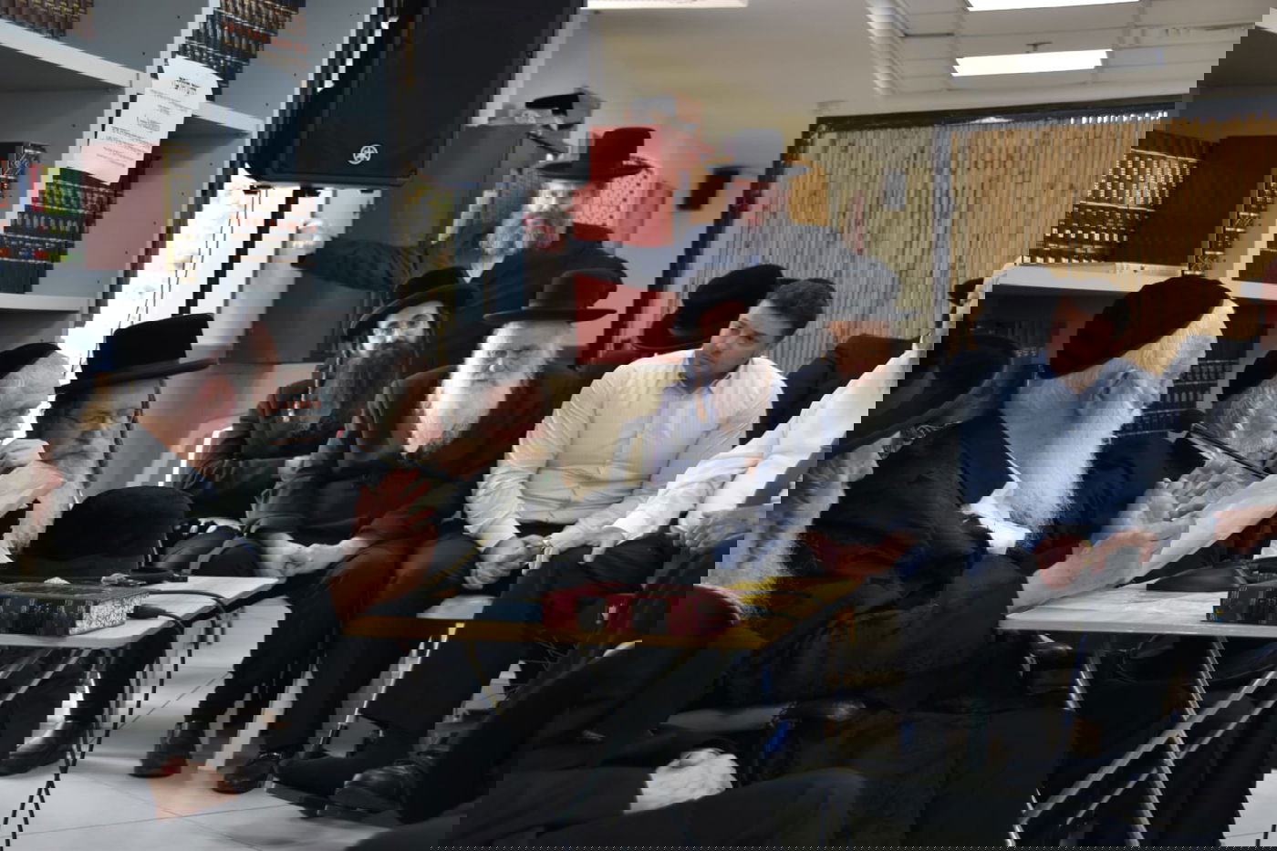 ניחום אבלים אצל הגרי"ד גרוסמן