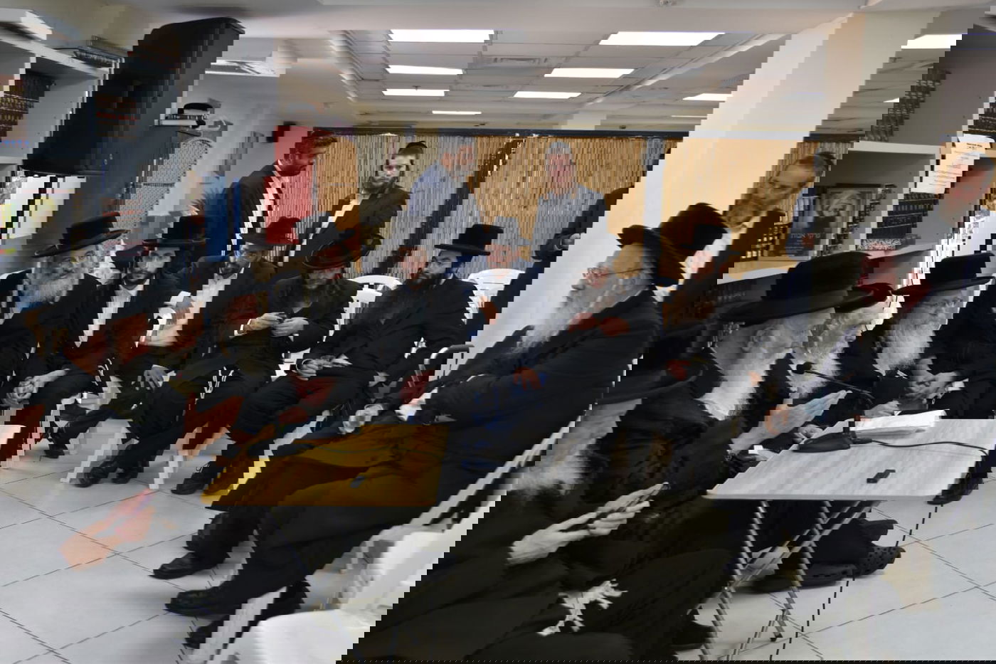 ניחום אבלים אצל הגרי"ד גרוסמן