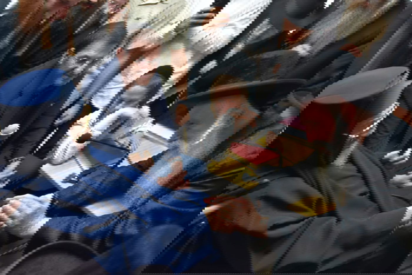 ניחום אבלים אצל הגרי"ד גרוסמן