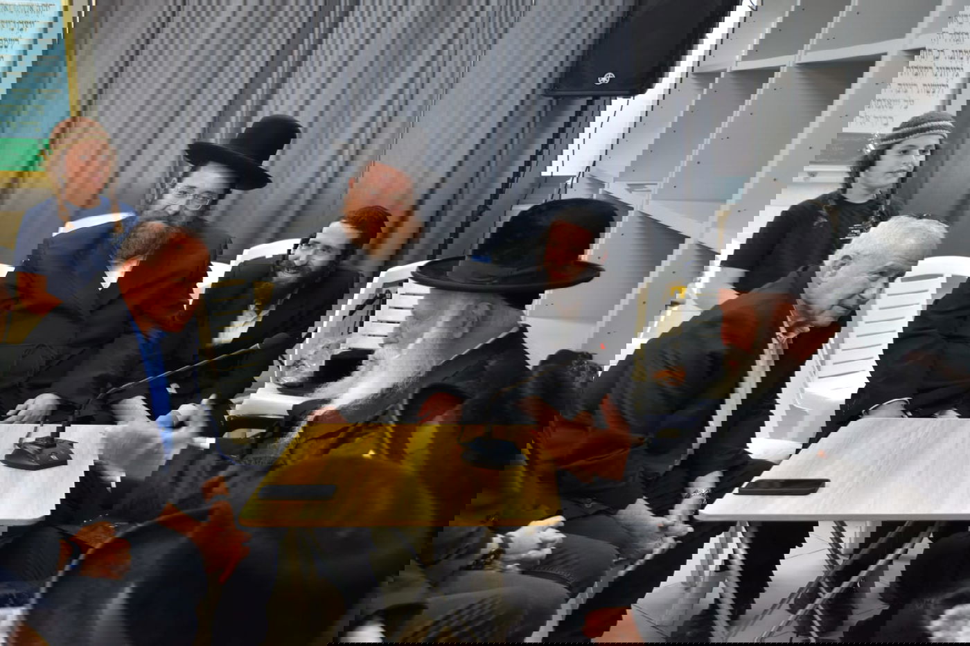 ניחום אבלים אצל הגרי"ד גרוסמן