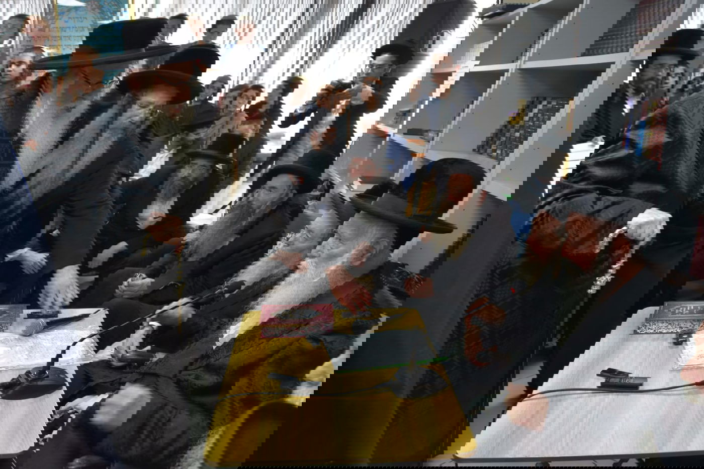 ניחום אבלים אצל הגרי"ד גרוסמן