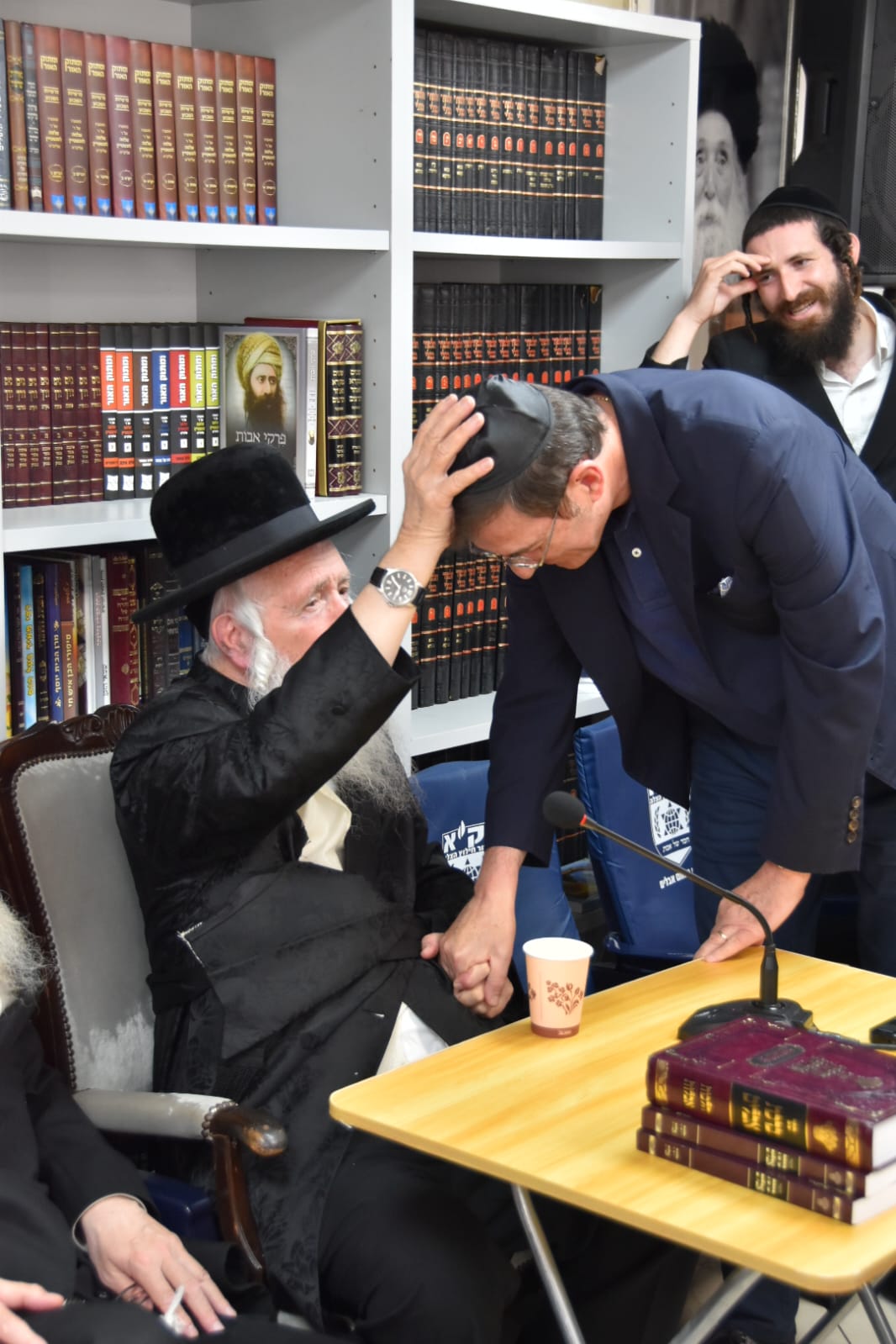 ניחום אבלים אצל הגרי"ד גרוסמן