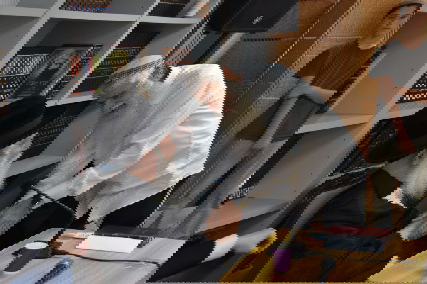 ניחום אבלים אצל הגרי"ד גרוסמן