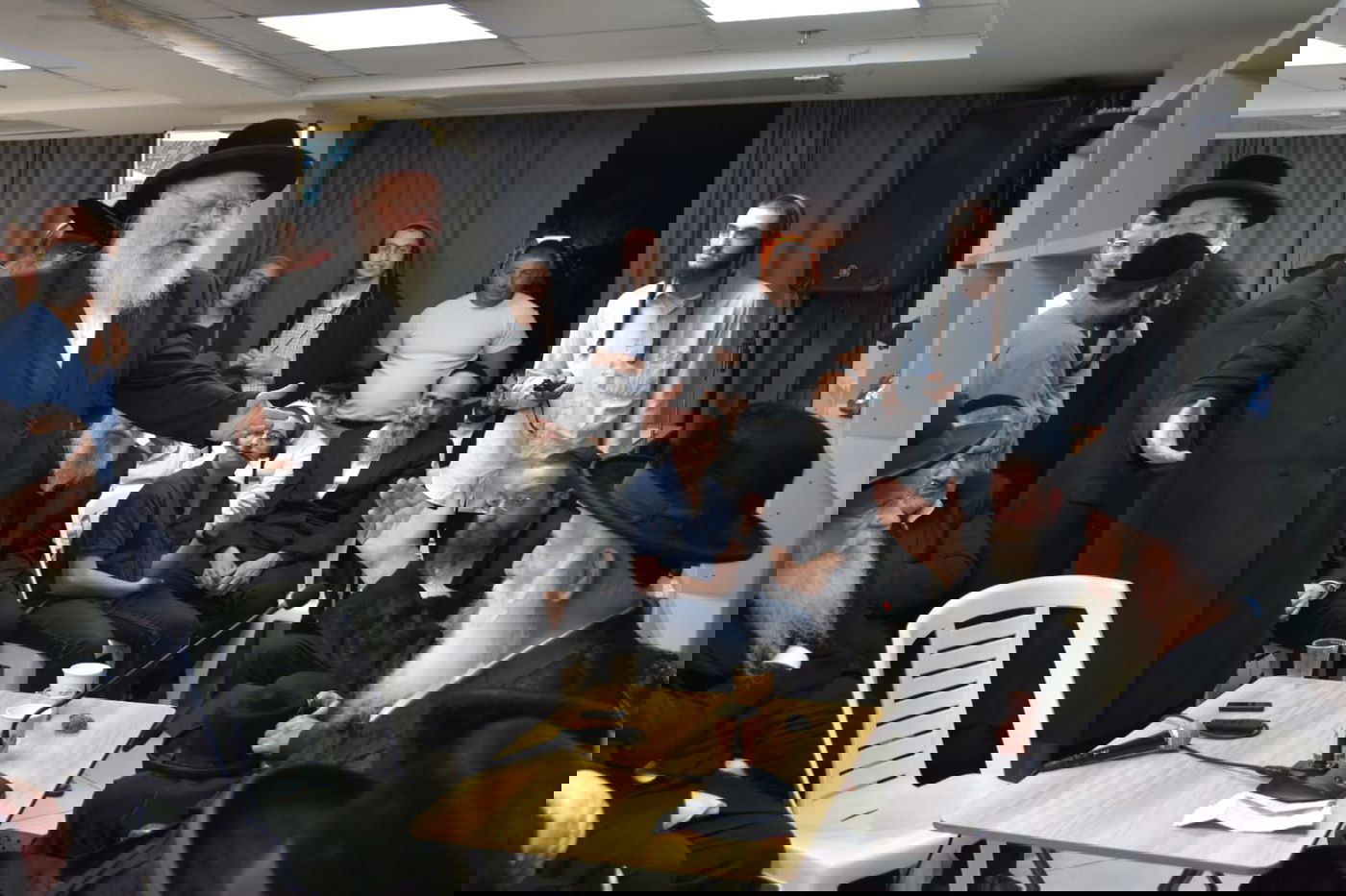 ניחום אבלים אצל הגרי"ד גרוסמן